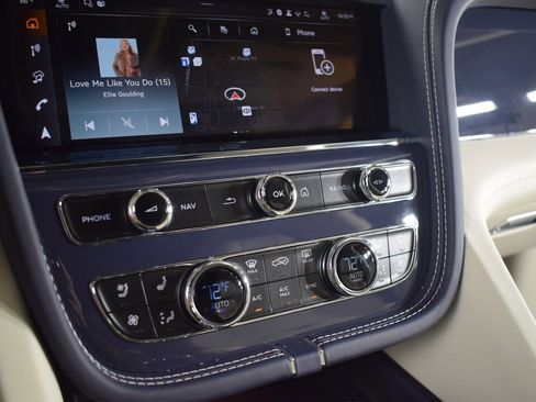 New 2025 Bentley Bentayga AWD/4WD image 35