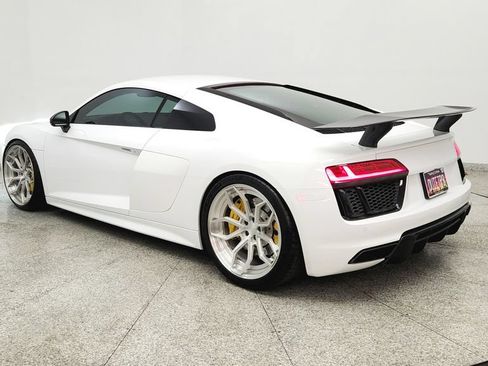 Used 2018 Audi R8 V10 RWD image 3
