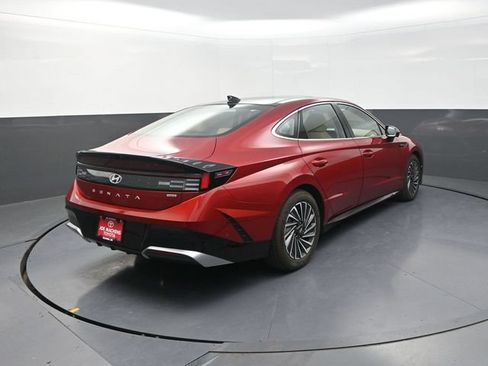 Used 2025 Hyundai Sonata Limited FWD image 8