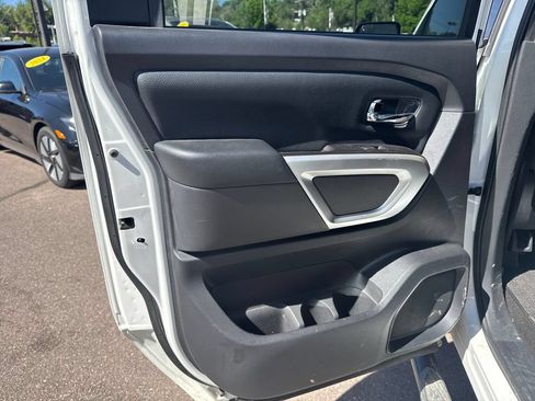 Used 2020 Nissan Titan SV w/ SV Convenience Package RWD image 13