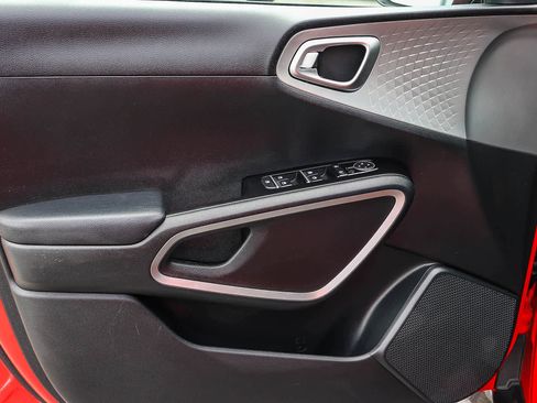 Used 2023 Kia Soul S FWD image 25