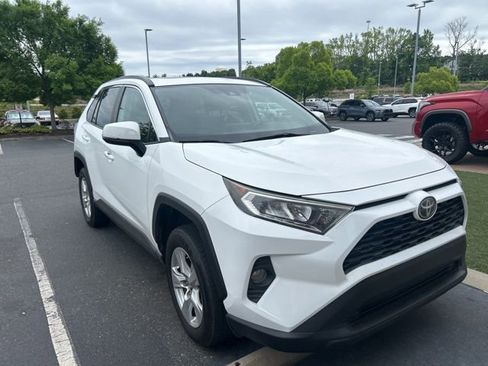 Used 2019 Toyota RAV4 XLE AWD/4WD image 8