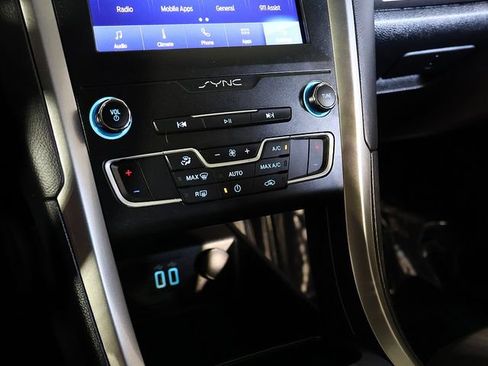 Used 2019 Ford Fusion SE FWD image 19