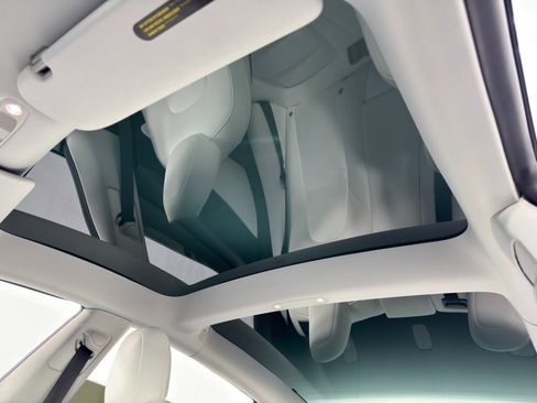 Used 2021 Tesla Model 3 Standard Range Plus image 12