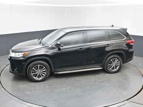 Used 2019 Toyota Highlander XLE FWD image 40