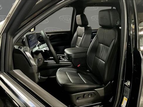 Used 2025 Chevrolet Tahoe High Country image 13