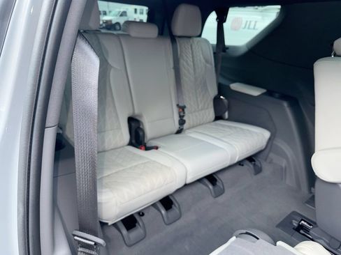 Used 2026 Cadillac Escalade IQL Sport 1 w/ LPO, ONYX Package AWD/4WD image 30