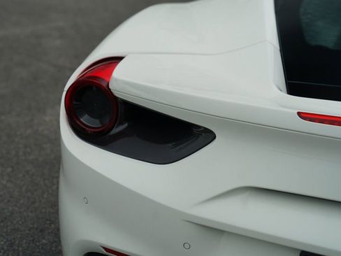 Used 2017 Ferrari 488 GTB RWD image 17
