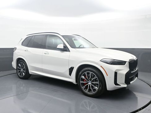 Used 2026 BMW X5 xDrive50e w/ M Sport Package AWD/4WD image 3