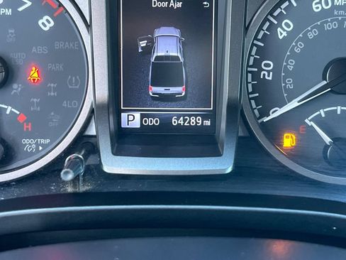 Used 2021 Toyota Tacoma TRD Sport w/ Technology Package AWD/4WD image 31