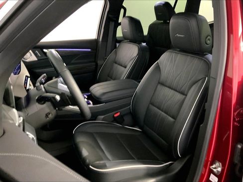 Used 2025 Buick Enclave Avenir w/ Super Cruise Package FWD image 22
