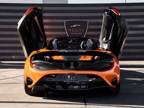 Used 2024 McLaren 750S Spider image 27