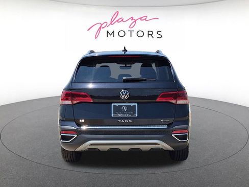 Used 2022 Volkswagen Taos SE w/ Panoramic Sunroof Package FWD image 6