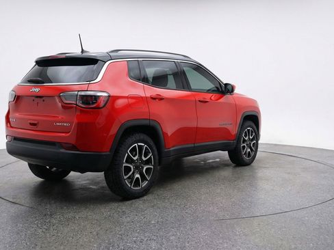 Used 2025 Jeep Compass Trailhawk image 9