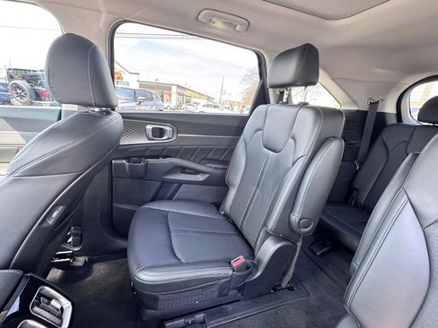 Used 2023 Kia Sorento SX AWD/4WD image 16