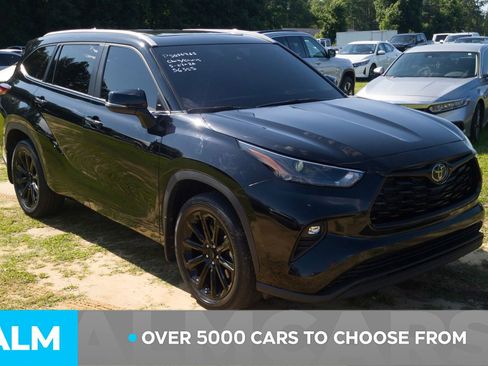 Used 2023 Toyota Highlander XLE FWD image 3