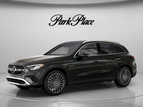 Used 2026 Mercedes-Benz GLC 300 4MATIC image 2