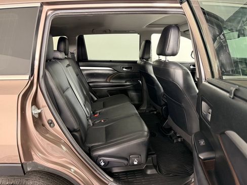 Used 2018 Toyota Highlander XLE AWD/4WD image 20