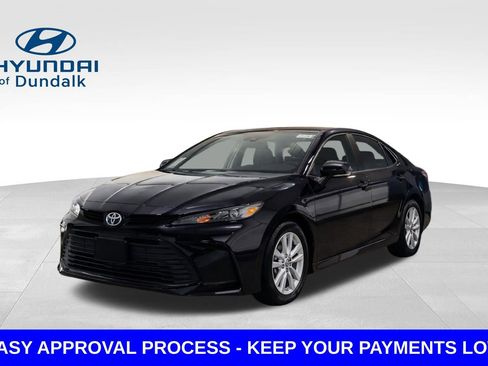 Used 2025 Toyota Camry LE image 1