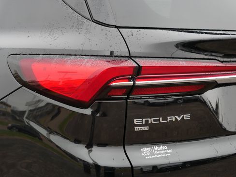 Used 2025 Buick Enclave Preferred image 17