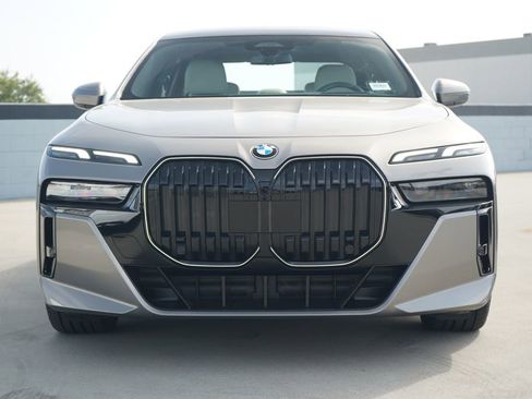 New 2026 BMW 740i w/ Premium Package image 2