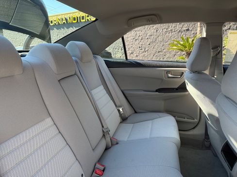 Used 2016 Toyota Camry LE image 18
