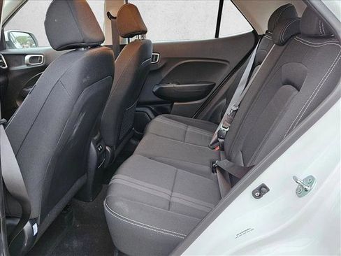 Used 2025 Hyundai Venue SEL image 16