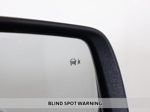 Used 2023 GMC Acadia SLE w/ Driver Convenience Package image 4