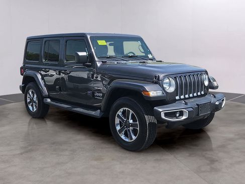 Used 2019 Jeep Wrangler Unlimited Sahara AWD/4WD image 3