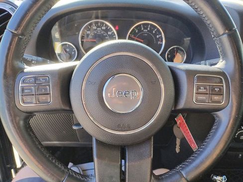 Used 2017 Jeep Wrangler Unlimited Sahara w/ Connectivity Group AWD/4WD image 20