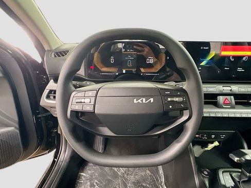 New 2025 Kia K4 LX image 11