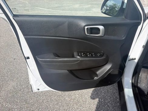Used 2020 Hyundai Venue SEL FWD image 13