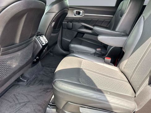 Used 2023 Kia Sorento SX AWD/4WD image 16