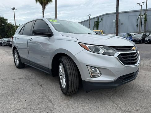 Used 2019 Chevrolet Equinox LS w/ LS Convenience Package FWD image 3