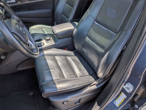 Used 2019 Jeep Grand Cherokee Overland AWD/4WD image 22