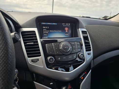 Used 2016 Chevrolet Cruze LT w/ Technology Package FWD image 21