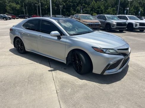 Used 2022 Toyota Camry XSE FWD image 9