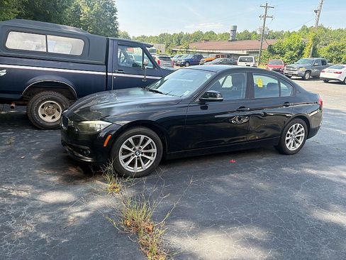Used 2017 BMW 320i Sedan RWD image 1