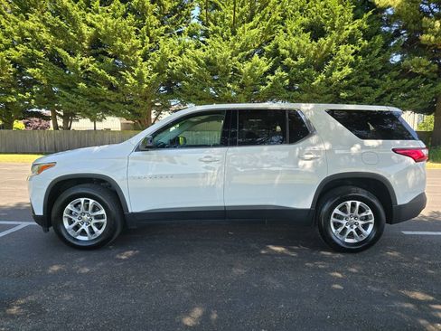 Used 2021 Chevrolet Traverse LS FWD image 3