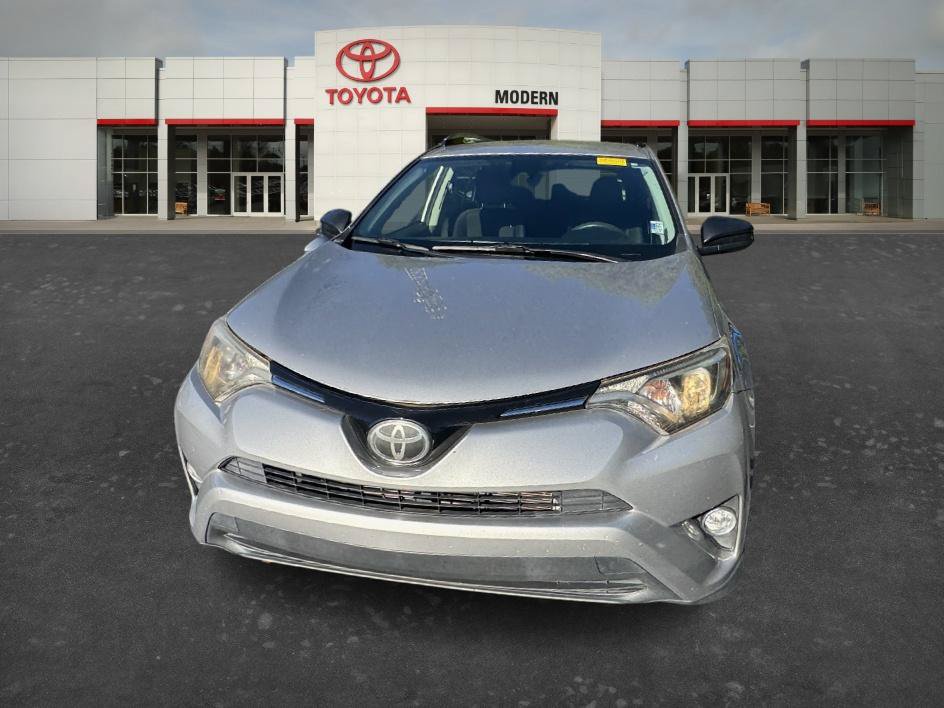 Used 2018 Toyota RAV4 LE FWD image 5