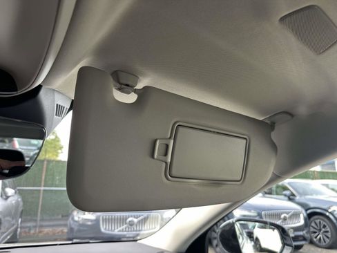 Certified 2022 Volvo S60 B5 Momentum w/ Premium Package image 32