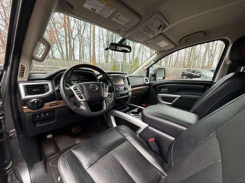 Used 2017 Nissan Titan SL image 12