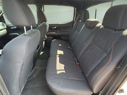 Used 2019 Toyota Tacoma TRD Sport image 19