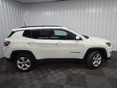 Used 2018 Jeep Compass Latitude w/ Cold Weather Group AWD/4WD image 2