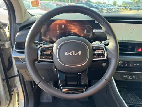 Used 2025 Kia Carnival SX w/ SX Dark Edition Package image 29