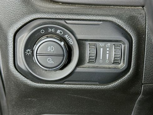 Used 2021 Jeep Gladiator Sport image 17