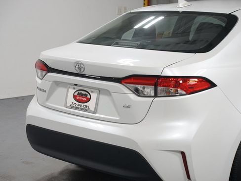 Certified 2025 Toyota Corolla LE FWD image 9
