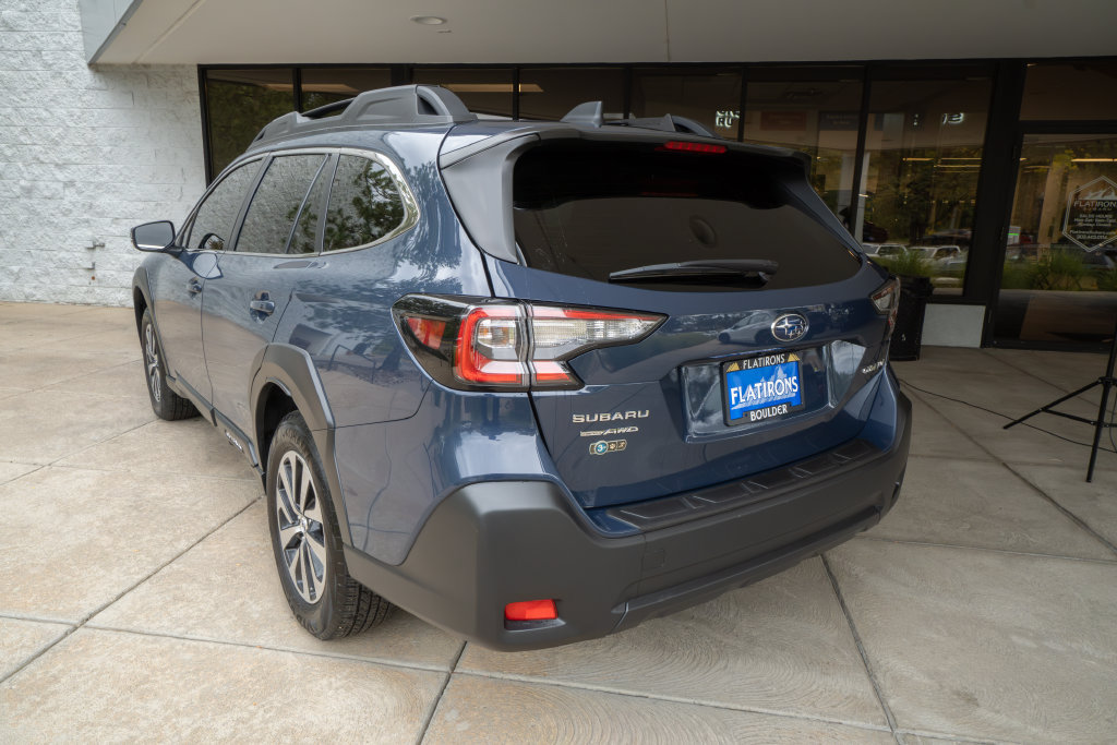Certified 2025 Subaru Outback Premium AWD/4WD image 5