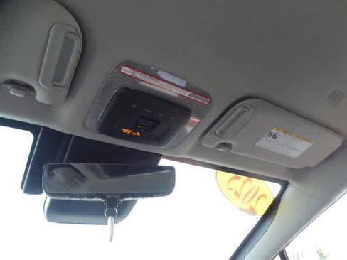 Used 2025 Toyota Prius Plug-In Hybrid image 35