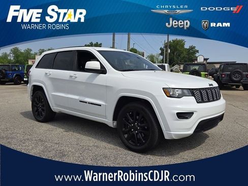 Used 2020 Jeep Grand Cherokee Altitude RWD image 1